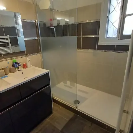 펜션 Maison De Avec Piscine Privee A Proche Des Plages 라론드레모레