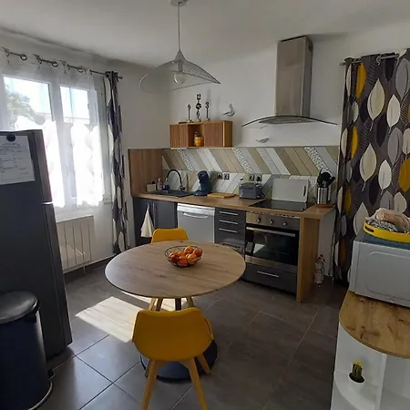 펜션 Maison De Avec Piscine Privee A Proche Des Plages 라론드레모레